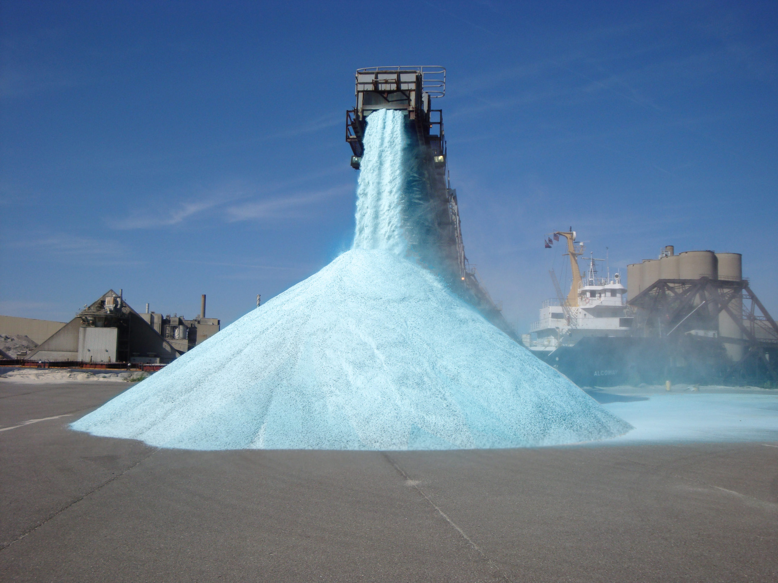 High Purity De icing Salt: How It Effectively Prevents Ice Formation on Highways and Runways