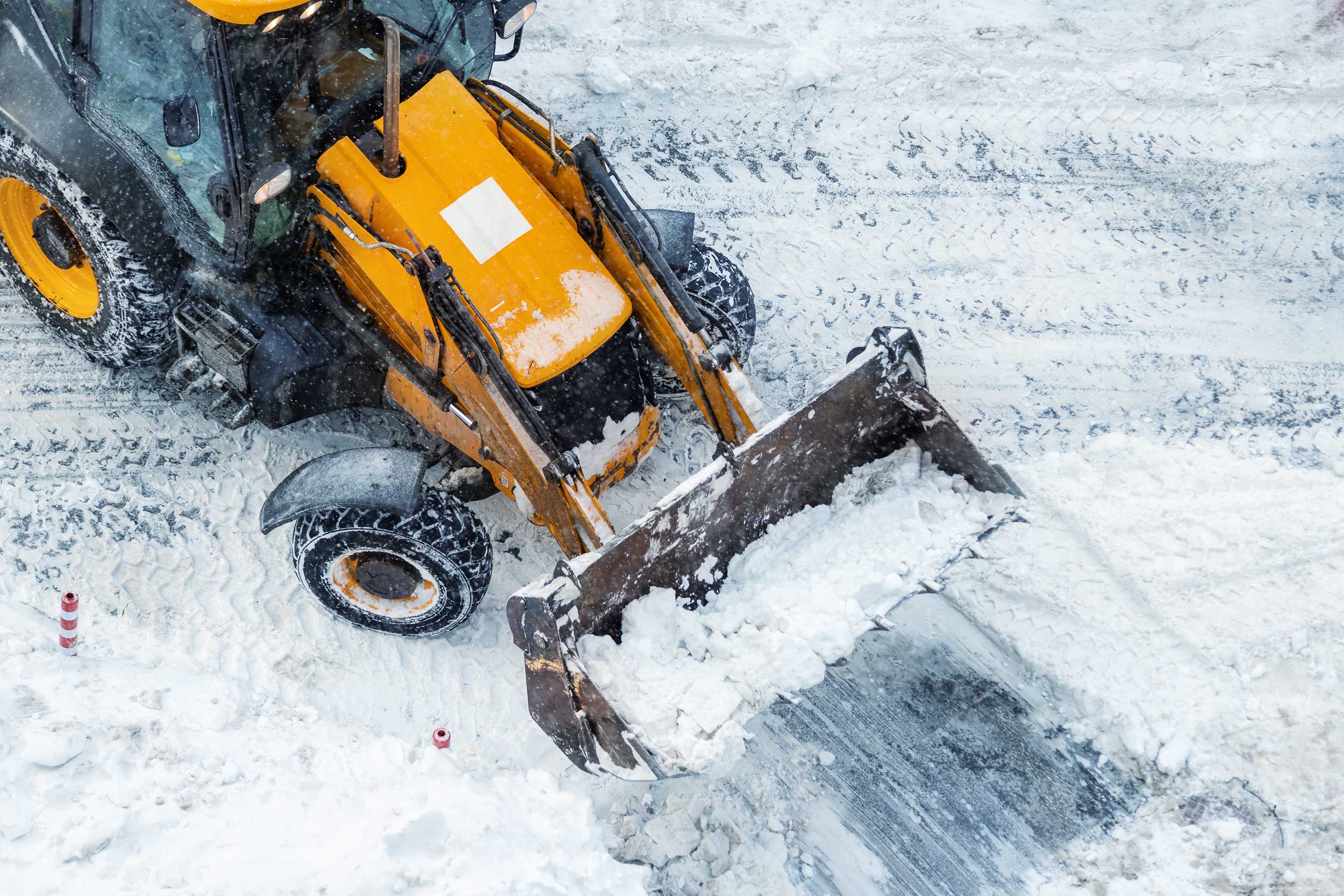 Parking Lot Salt Maintenance: A Professional Guide to Using De-Icing Salt for Commercial Properties